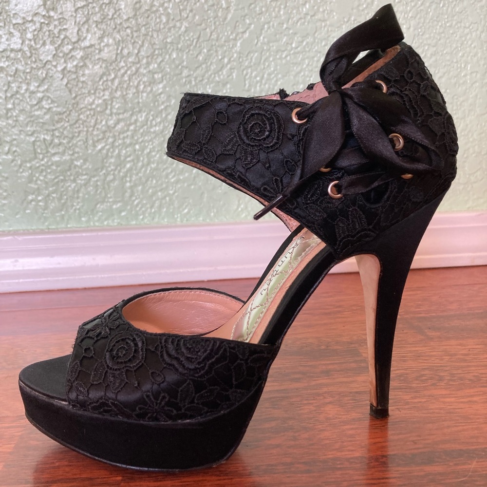 EUC Chinese Laundry Head over Heels black lace heels